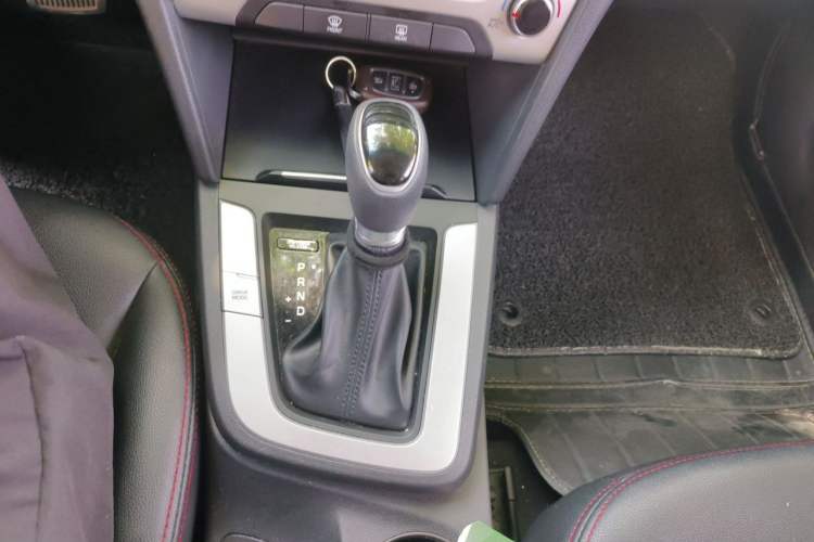 Used Hyundai Elantra (6th Generation / Lingdong) 2018 1.6L Automatic 15th Anniversary Special Edition Gear Lever