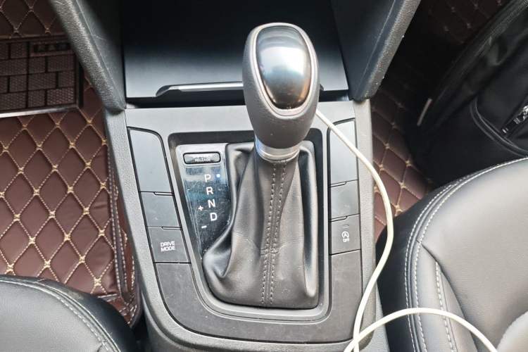 Used Hyundai Elantra (6th Generation / Lingdong) 2018 1.4T Dual-Clutch Xuan Dong · Dynamic Edition Gear Lever