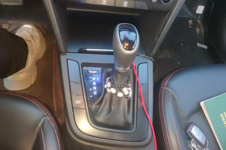 Used Hyundai Elantra (6th Generation / Lingdong) 2018 1.4T Dual-Clutch Xuan Dong · Dynamic Edition Gear Lever