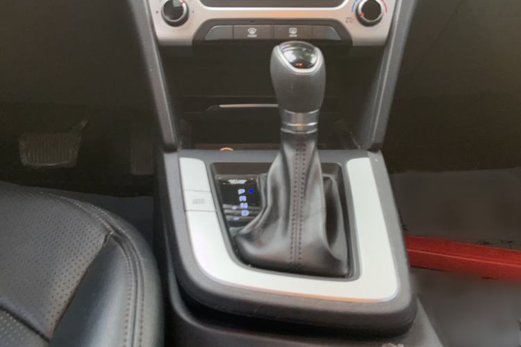 Used Hyundai Elantra (6th Generation / Lingdong) 2018 1.6L Automatic 15th Anniversary Special Edition Gear Lever