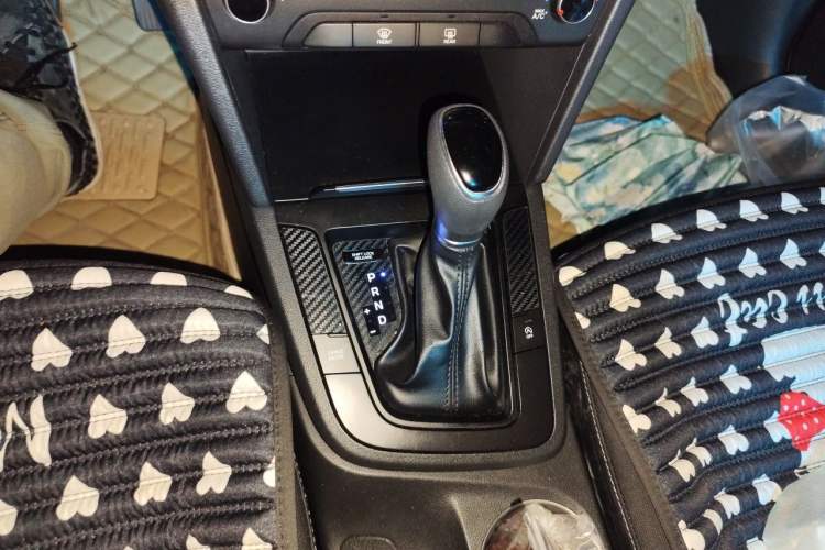 Used Hyundai Elantra (6th Generation / Lingdong) 2018 1.4T Dual-Clutch Xuan Dong · Dynamic Edition Gear Lever