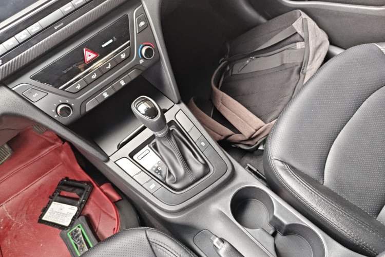 Used Hyundai Elantra (6th Generation / Lingdong) 2018 1.4T Dual-Clutch Xuan Dong · Dynamic Edition Gear Lever