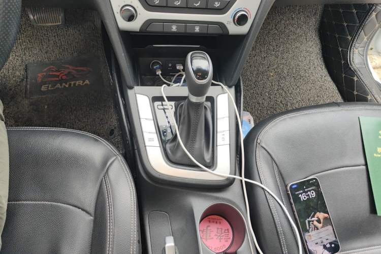 Used Hyundai Elantra (6th Generation / Lingdong) 2018 1.6L Automatic 15th Anniversary Special Edition Gear Lever