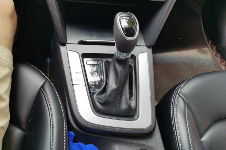 Used Hyundai Elantra (6th Generation / Lingdong) 2018 1.6L Automatic 15th Anniversary Special Edition Gear Lever