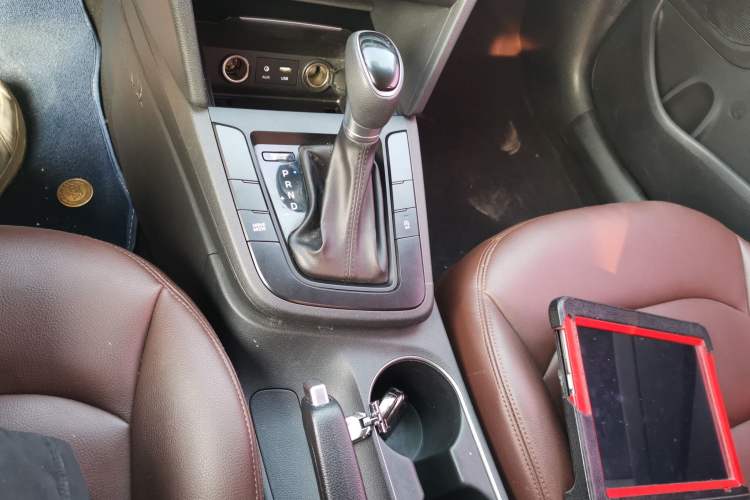 Used Hyundai Elantra (6th Generation / Lingdong) 2018 1.4T Dual-Clutch Xuan Dong · Dynamic Edition Gear Lever