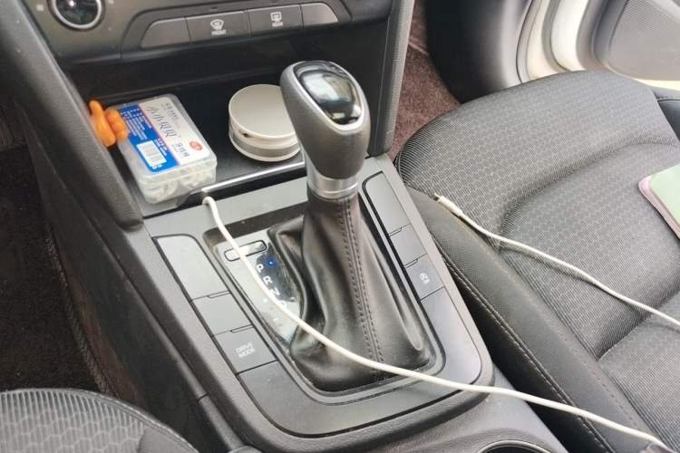 Used Hyundai Elantra (6th Generation / Lingdong) 2018 1.4T Dual-Clutch Xuan Dong · Dynamic Edition Gear Lever