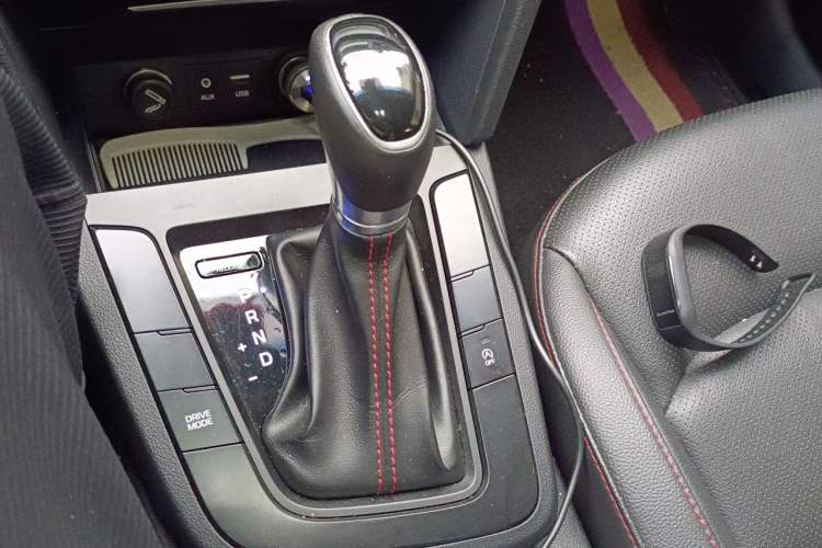 Used Hyundai Elantra (6th Generation / Lingdong) 2018 1.4T Dual-Clutch Xuan Dong · Dynamic Edition Gear Lever