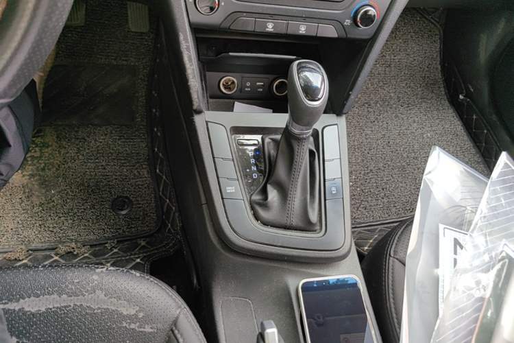 Used Hyundai Elantra (6th Generation / Lingdong) 2018 1.4T Dual-Clutch Xuan Dong · Dynamic Edition Gear Lever