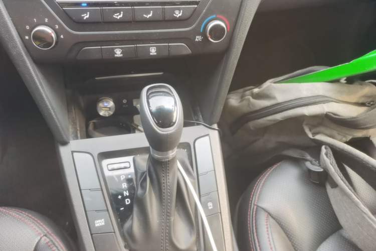 Used Hyundai Elantra (6th Generation / Lingdong) 2018 1.4T Dual-Clutch Xuan Dong · Dynamic Edition Gear Lever