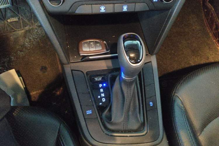 Used Hyundai Elantra (6th Generation / Lingdong) 2018 1.4T Dual-Clutch Xuan Dong · Dynamic Edition Gear Lever