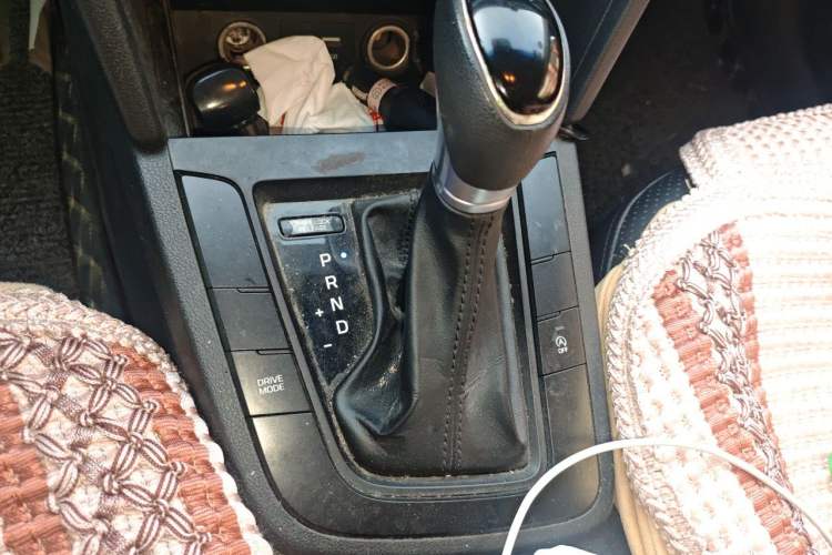 Used Hyundai Elantra (6th Generation / Lingdong) 2018 1.4T Dual-Clutch Xuan Dong · Dynamic Edition Gear Lever