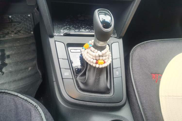 Used Hyundai Elantra (6th Generation / Lingdong) 2018 1.4T Dual-Clutch Xuan Dong · Dynamic Edition Gear Lever