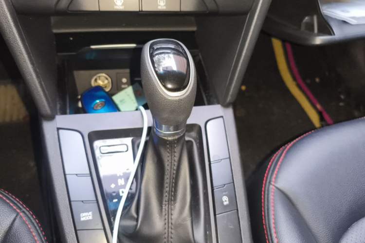 Used Hyundai Elantra (6th Generation / Lingdong) 2018 1.4T Dual-Clutch Xuan Dong · Dynamic Edition Gear Lever