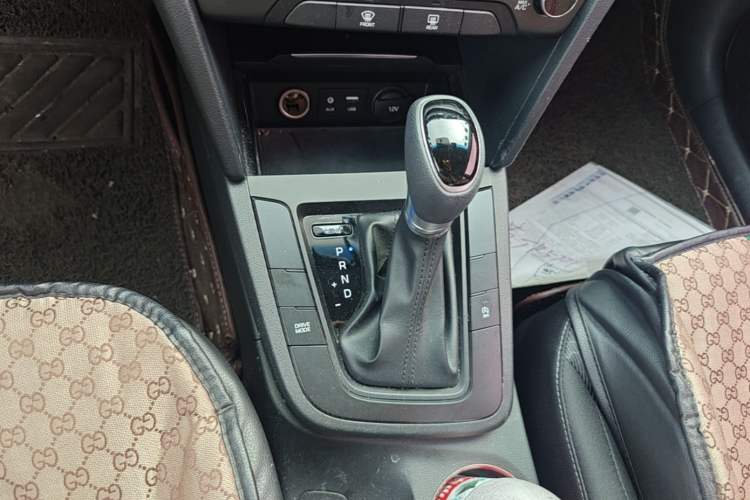 Used Hyundai Elantra (6th Generation / Lingdong) 2018 1.4T Dual-Clutch Xuan Dong · Dynamic Edition Gear Lever