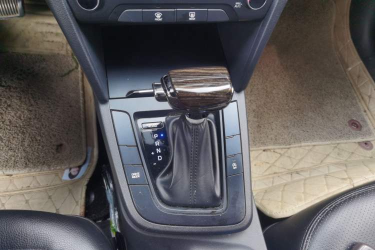 Used Hyundai Elantra (6th Generation / Lingdong) 2018 1.4T Dual-Clutch Xuan Dong · Dynamic Edition Gear Lever