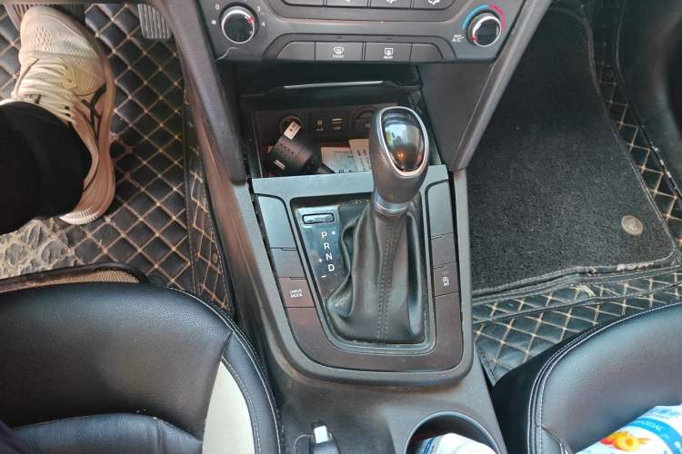 Used Hyundai Elantra (6th Generation / Lingdong) 2018 1.4T Dual-Clutch Xuan Dong · Dynamic Edition Gear Lever