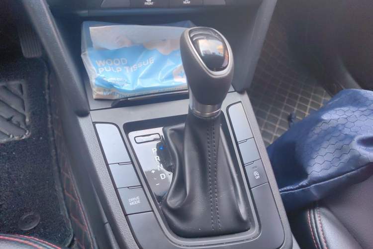 Used Hyundai Elantra (6th Generation / Lingdong) 2018 1.4T Dual-Clutch Xuan Dong · Dynamic Edition Gear Lever