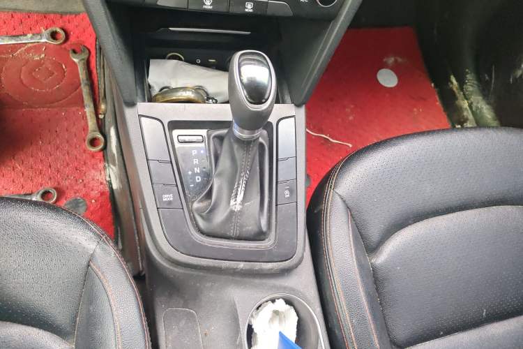 Used Hyundai Elantra (6th Generation / Lingdong) 2018 1.4T Dual-Clutch Xuan Dong · Dynamic Edition Gear Lever