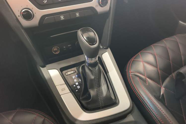 Used Hyundai Elantra (6th Generation / Lingdong) 2018 1.6L Automatic 15th Anniversary Special Edition Gear Lever