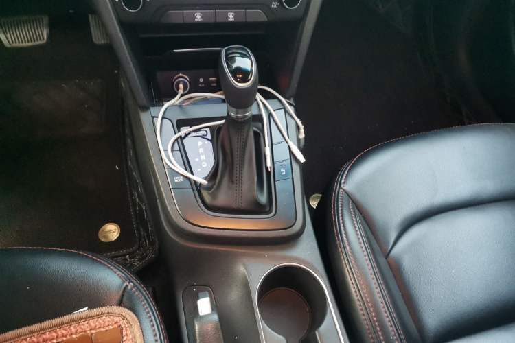 Used Hyundai Elantra (6th Generation / Lingdong) 2018 1.4T Dual-Clutch Xuan Dong · Dynamic Edition Gear Lever