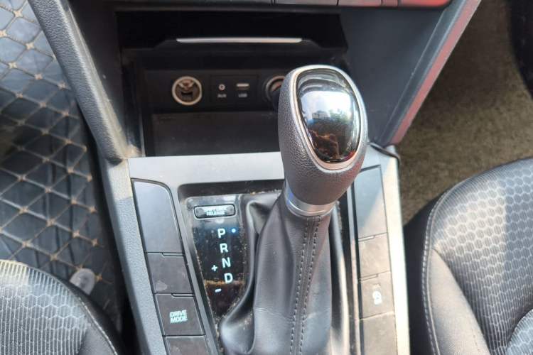 Used Hyundai Elantra (6th Generation / Lingdong) 2018 1.4T Dual-Clutch Xuan Dong · Dynamic Edition Gear Lever