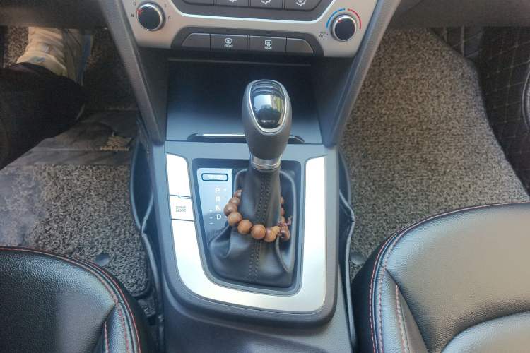 Used Hyundai Elantra (6th Generation / Lingdong) 2018 1.6L Automatic 15th Anniversary Special Edition Gear Lever