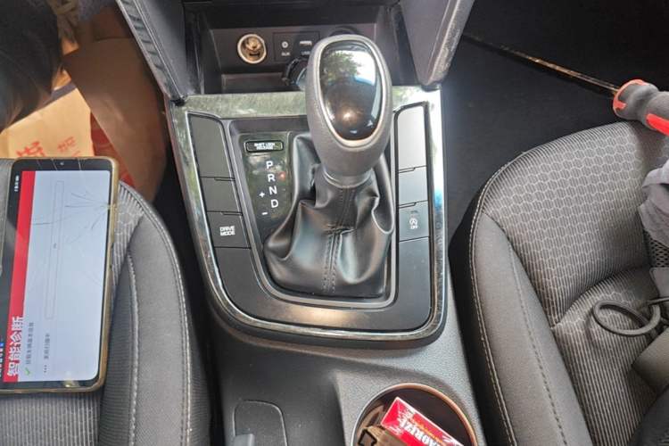 Used Hyundai Elantra (6th Generation / Lingdong) 2018 1.4T Dual-Clutch Xuan Dong · Dynamic Edition Gear Lever