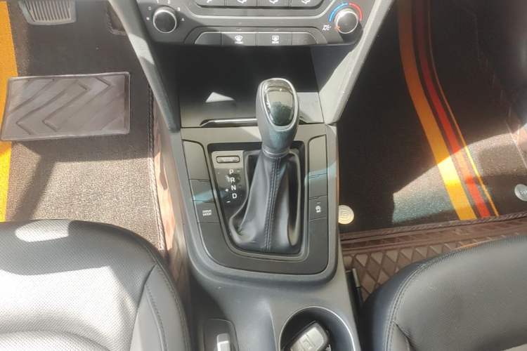 Used Hyundai Elantra (6th Generation / Lingdong) 2018 1.4T Dual-Clutch Xuan Dong · Dynamic Edition Gear Lever