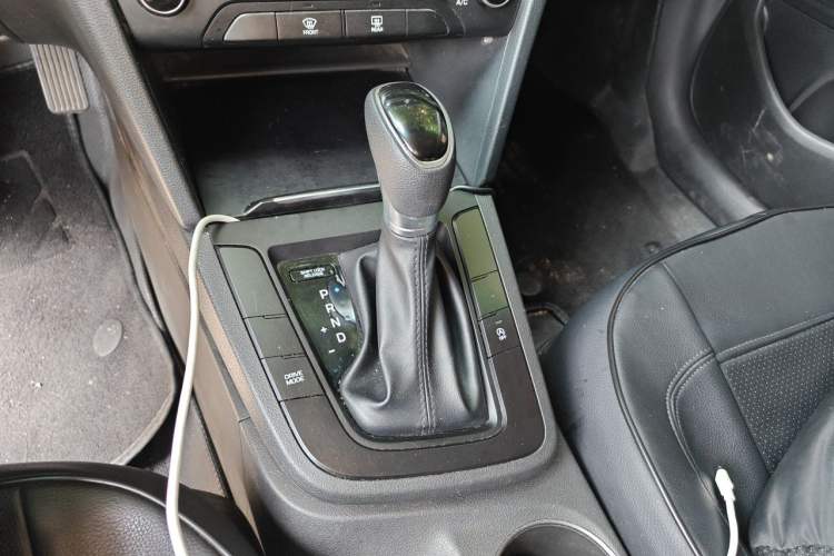 Used Hyundai Elantra (6th Generation / Lingdong) 2018 1.4T Dual-Clutch Xuan Dong · Dynamic Edition Gear Lever