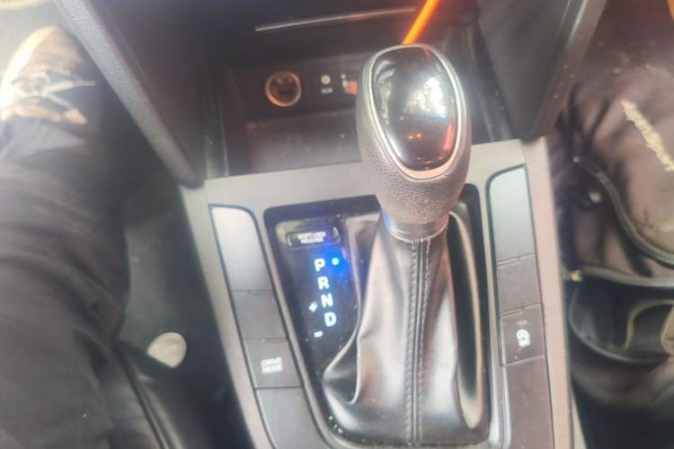 Used Hyundai Elantra (6th Generation / Lingdong) 2018 1.4T Dual-Clutch Xuan Dong · Dynamic Edition Gear Lever