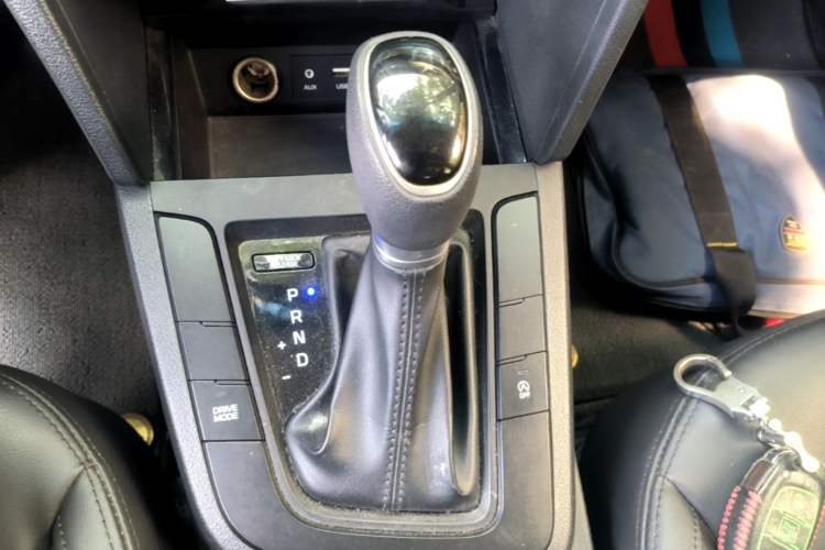 Used Hyundai Elantra (6th Generation / Lingdong) 2018 1.4T Dual-Clutch Xuan Dong · Dynamic Edition Gear Lever