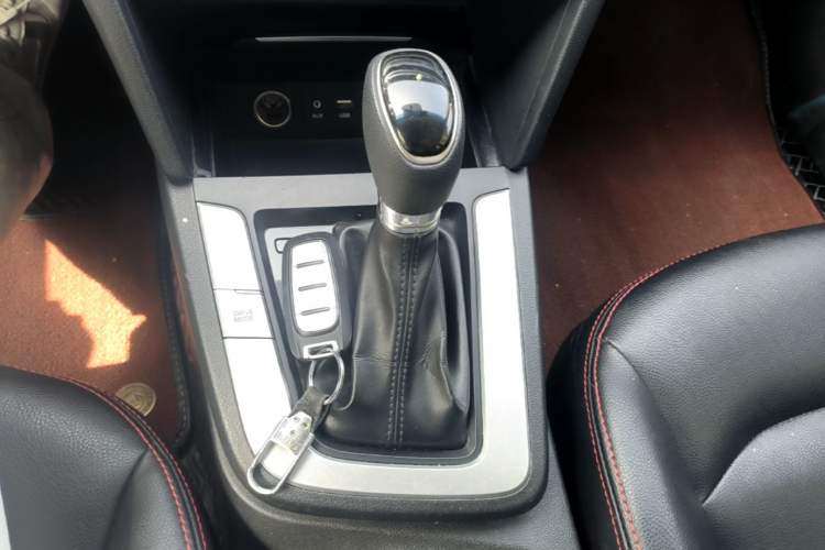 Used Hyundai Elantra (6th Generation / Lingdong) 2018 1.6L Automatic 15th Anniversary Special Edition Gear Lever