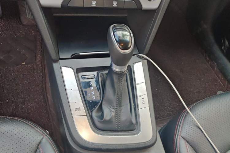 Used Hyundai Elantra (6th Generation / Lingdong) 2018 1.6L Automatic 15th Anniversary Special Edition Gear Lever