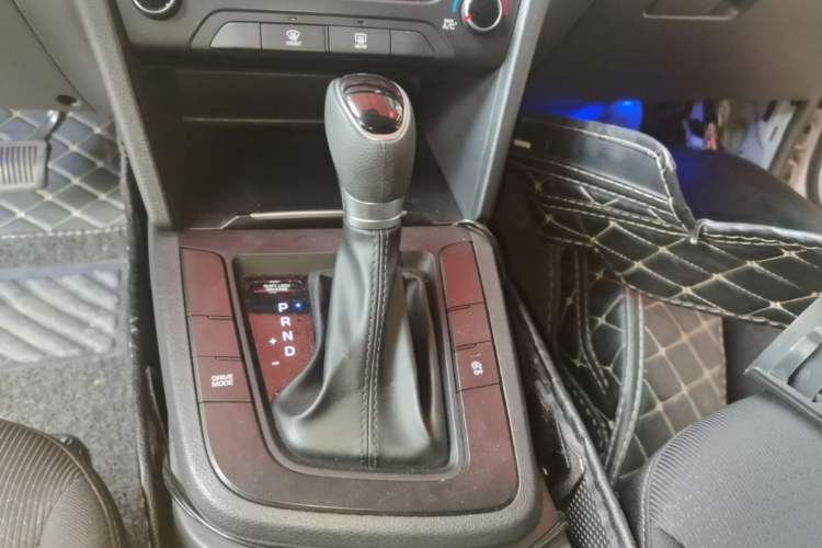 Used Hyundai Elantra (6th Generation / Lingdong) 2018 1.4T Dual-Clutch Xuan Dong · Dynamic Edition Gear Lever