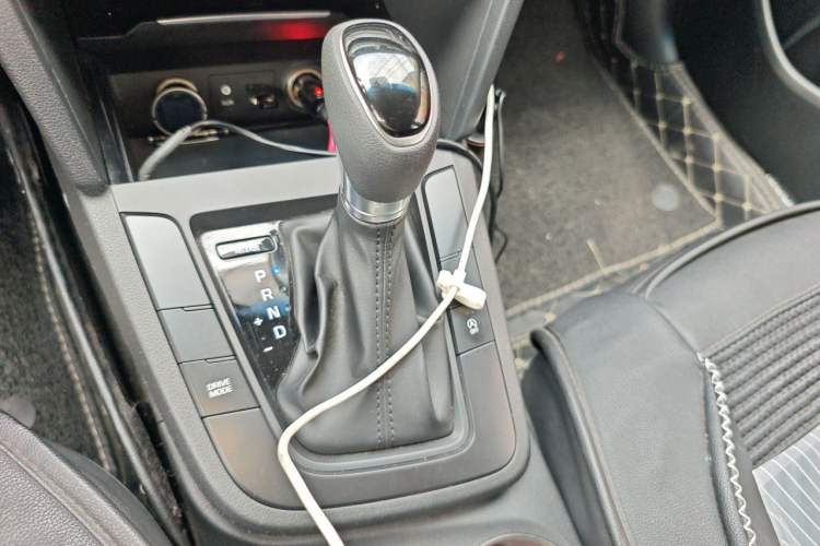 Used Hyundai Elantra (6th Generation / Lingdong) 2018 1.4T Dual-Clutch Xuan Dong · Dynamic Edition Gear Lever