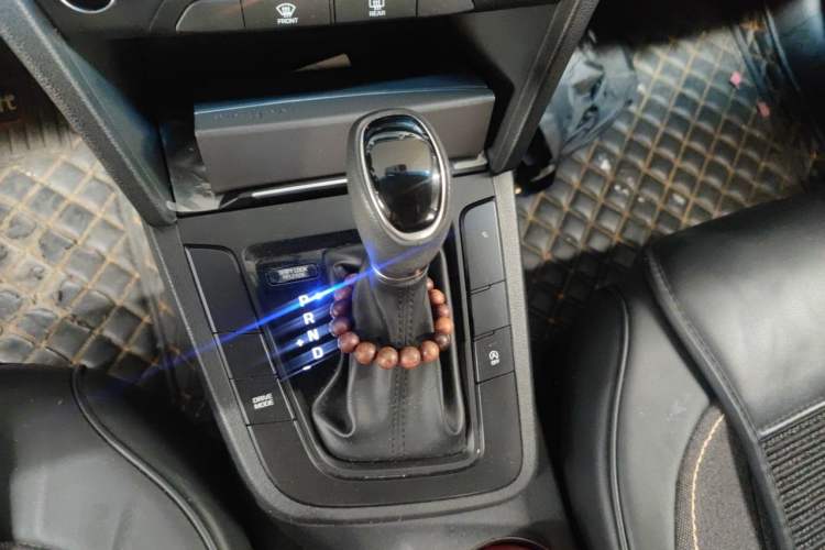 Used Hyundai Elantra (6th Generation / Lingdong) 2018 1.4T Dual-Clutch Xuan Dong · Dynamic Edition Gear Lever