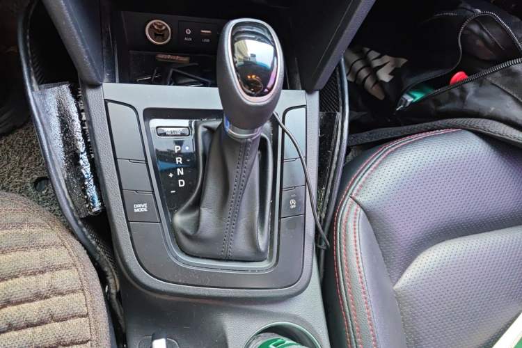 Used Hyundai Elantra (6th Generation / Lingdong) 2018 1.4T Dual-Clutch Xuan Dong · Dynamic Edition Gear Lever