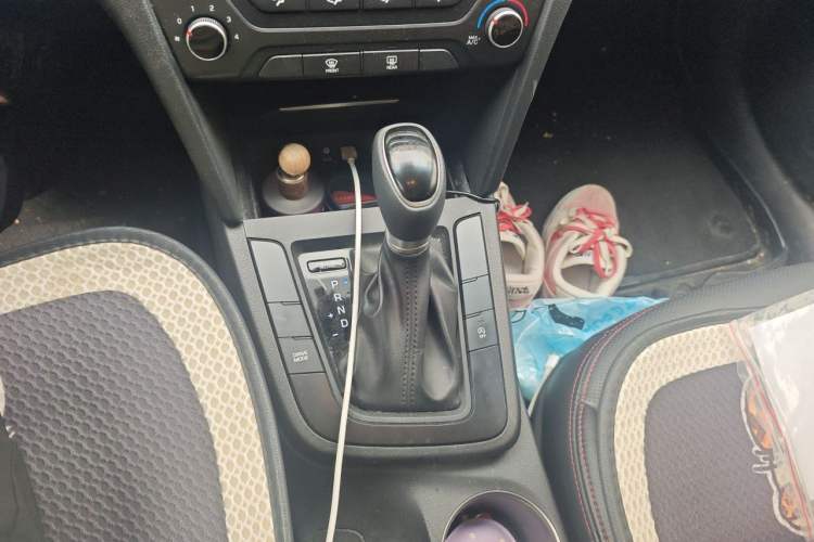 Used Hyundai Elantra (6th Generation / Lingdong) 2018 1.4T Dual-Clutch Xuan Dong · Dynamic Edition Gear Lever
