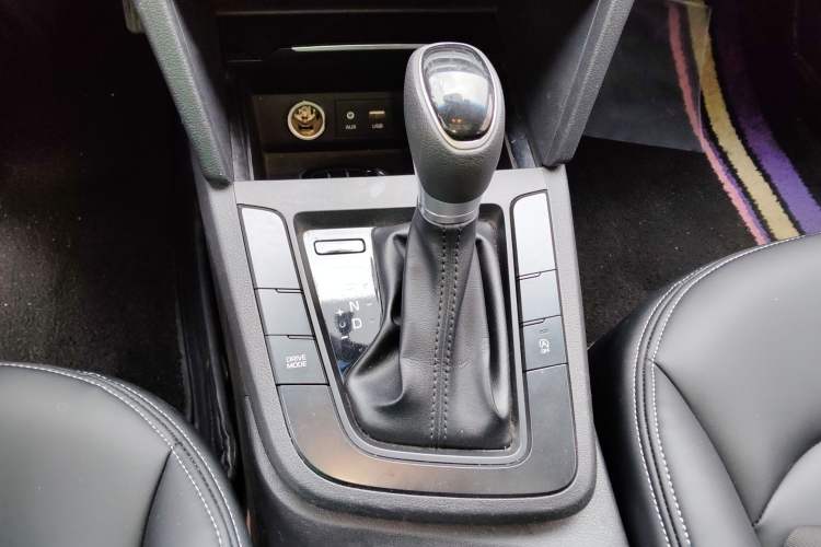 Used Hyundai Elantra (6th Generation / Lingdong) 2018 1.4T Dual-Clutch Xuan Dong · Dynamic Edition Gear Lever