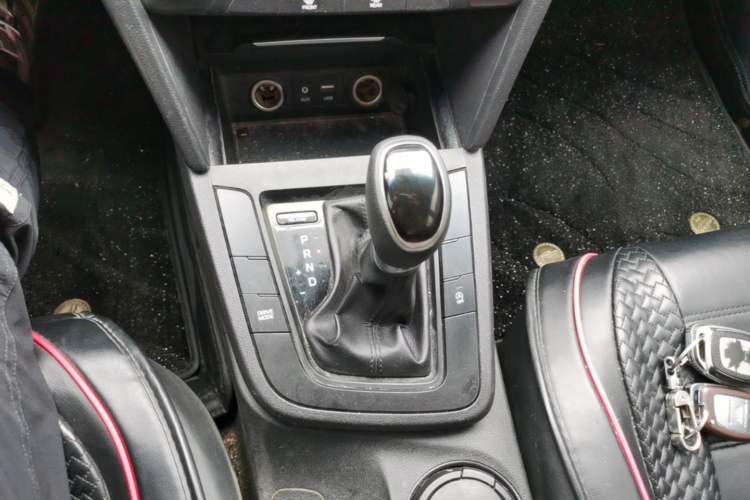 Used Hyundai Elantra (6th Generation / Lingdong) 2018 1.4T Dual-Clutch Xuan Dong · Dynamic Edition Gear Lever