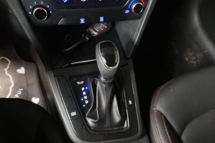 Used Hyundai Elantra (6th Generation / Lingdong) 2018 1.4T Dual-Clutch Xuan Dong · Dynamic Edition Gear Lever