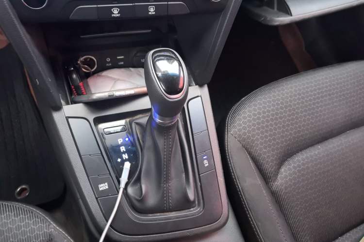 Used Hyundai Elantra (6th Generation / Lingdong) 2018 1.4T Dual-Clutch Xuan Dong · Dynamic Edition Gear Lever