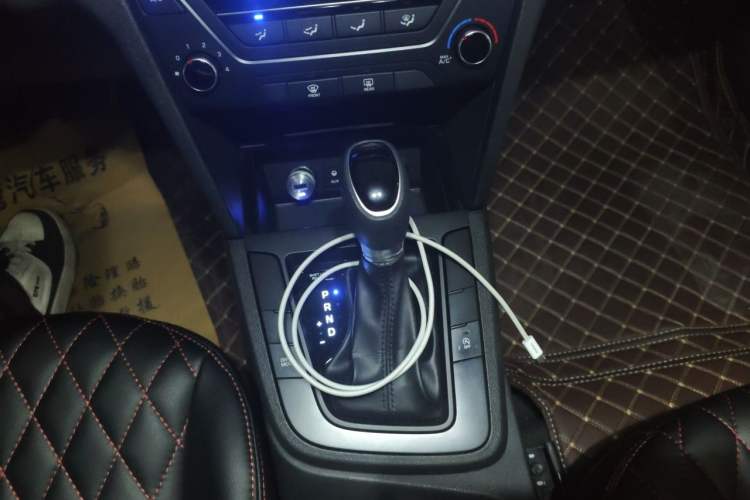 Used Hyundai Elantra (6th Generation / Lingdong) 2018 1.4T Dual-Clutch Xuan Dong · Dynamic Edition Gear Lever