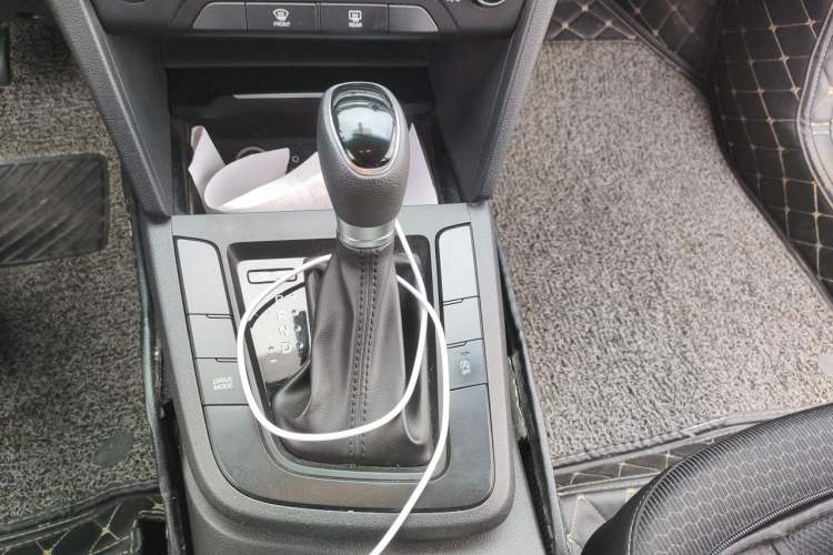 Used Hyundai Elantra (6th Generation / Lingdong) 2018 1.4T Dual-Clutch Xuan Dong · Dynamic Edition Gear Lever