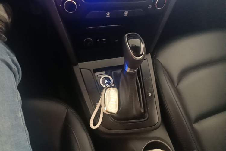 Used Hyundai Elantra (6th Generation / Lingdong) 2018 1.4T Dual-Clutch Xuan Dong · Dynamic Edition Gear Lever