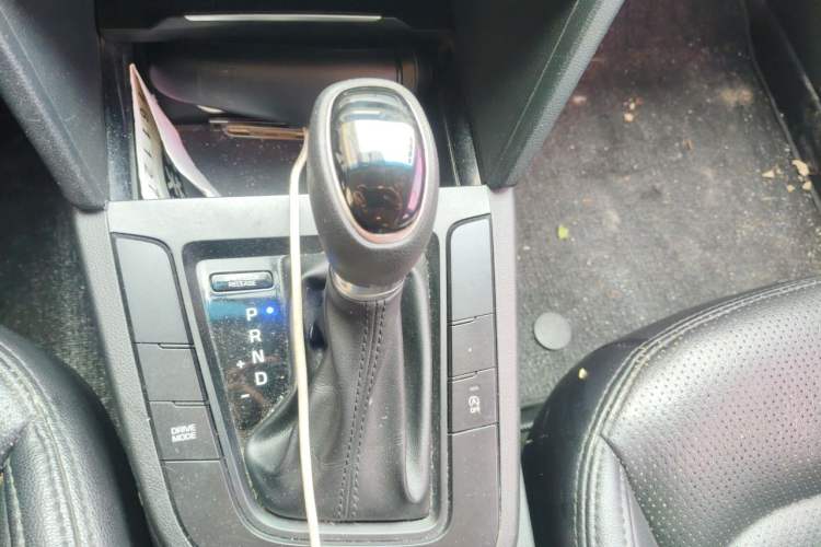 Used Hyundai Elantra (6th Generation / Lingdong) 2018 1.4T Dual-Clutch Xuan Dong · Dynamic Edition Gear Lever