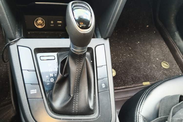 Used Hyundai Elantra (6th Generation / Lingdong) 2018 1.4T Dual-Clutch Xuan Dong · Dynamic Edition Gear Lever