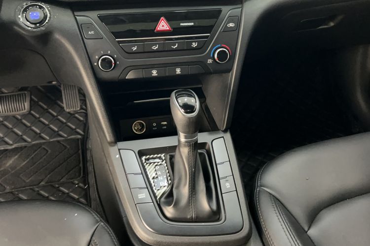 Used Hyundai Elantra (6th Generation / Lingdong) 2018 1.4T Dual-Clutch Xuan Dong · Dynamic Edition Gear Lever
