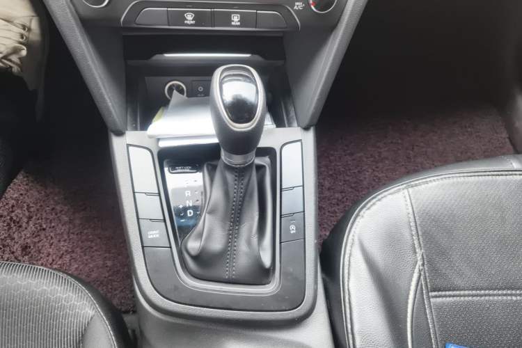 Used Hyundai Elantra (6th Generation / Lingdong) 2018 1.4T Dual-Clutch Xuan Dong · Dynamic Edition Gear Lever