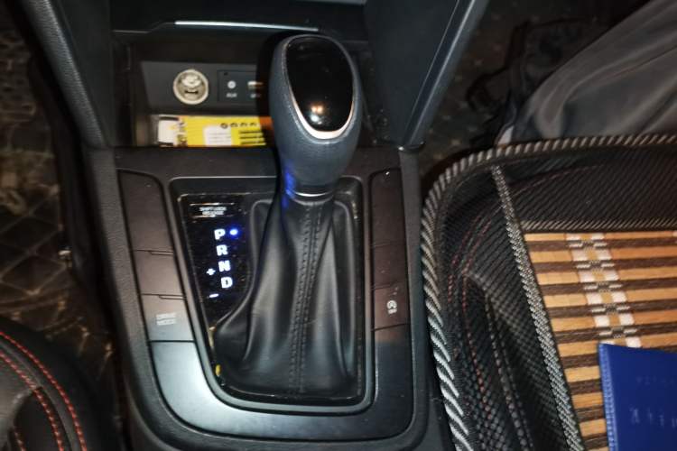 Used Hyundai Elantra (6th Generation / Lingdong) 2018 1.4T Dual-Clutch Xuan Dong · Dynamic Edition Gear Lever